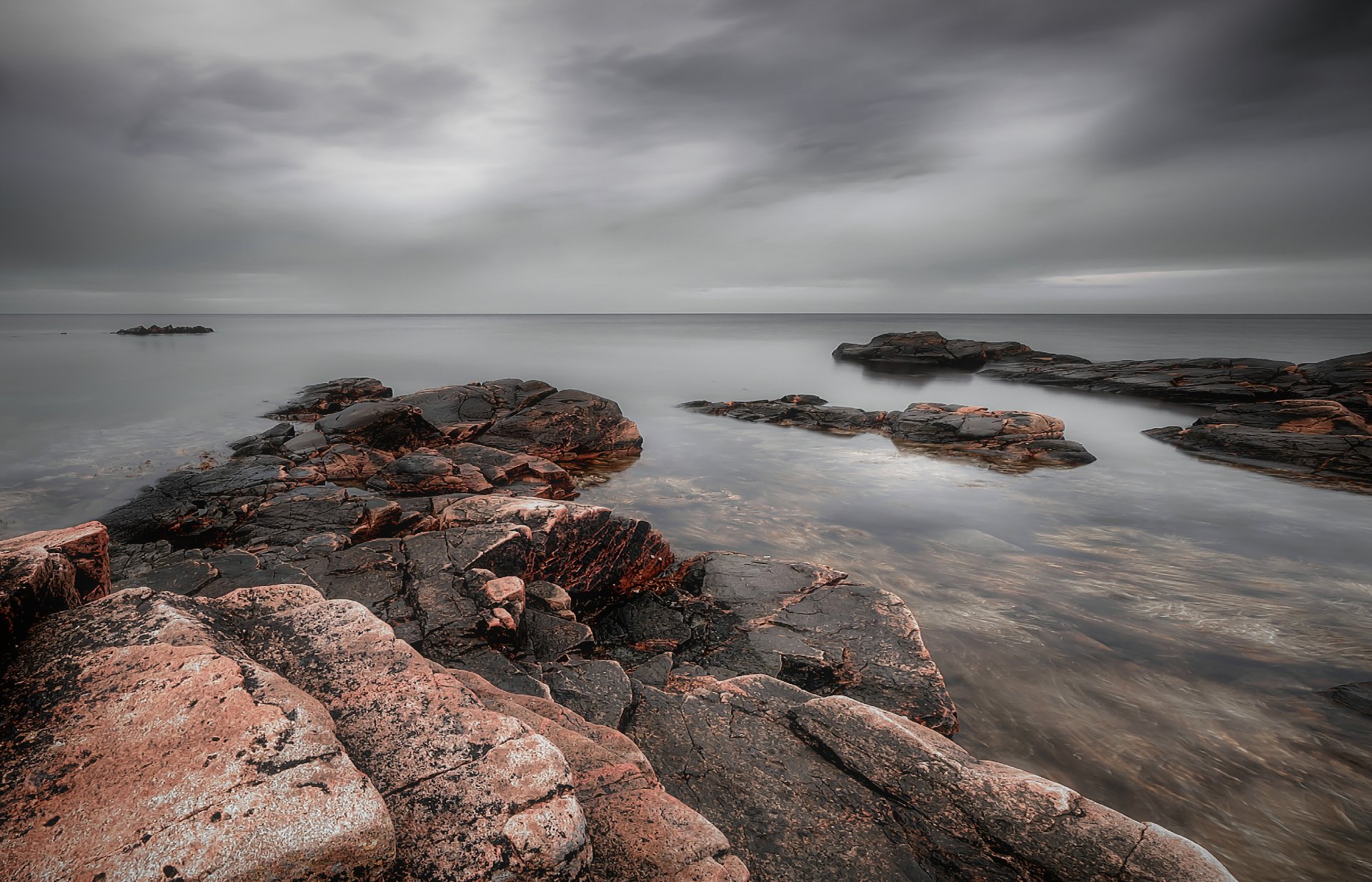 mer océan côte côte pierres gris ciel nuages