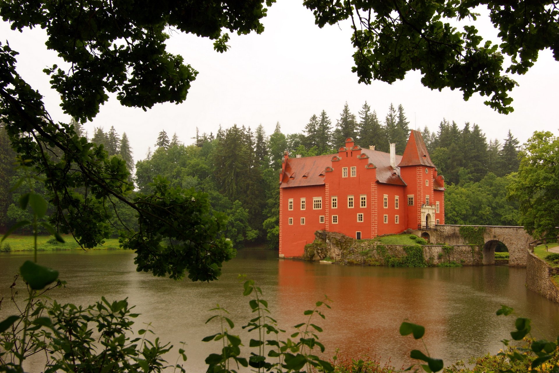 castillo bosque árboles estanque