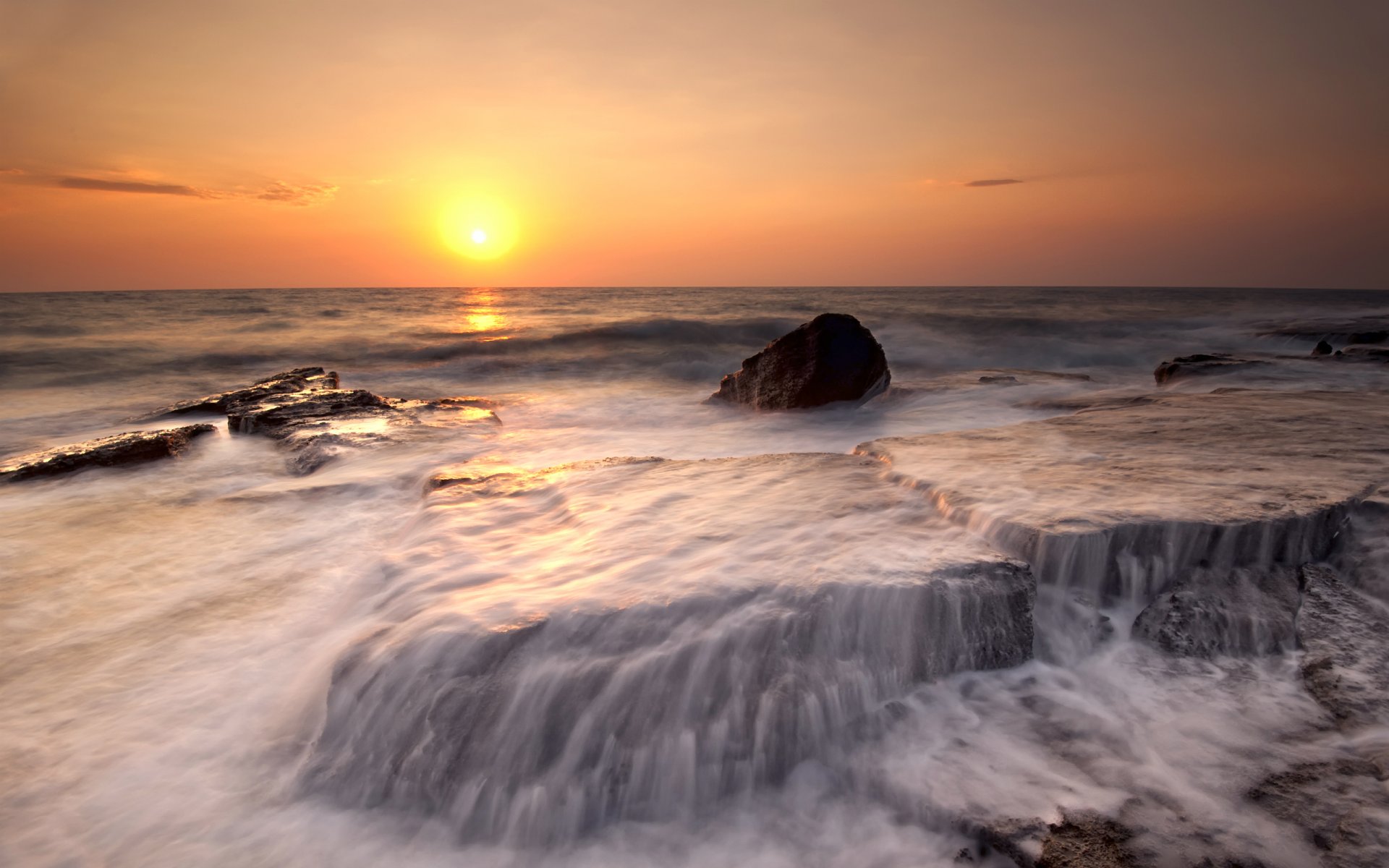 zypern abend sonne orange sonnenuntergang meer küste strand ufer steine wasser bäche brandung