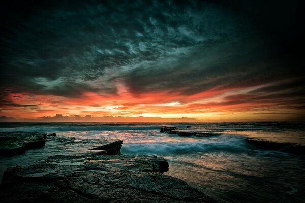 Schicker Sonnenuntergang am Meer