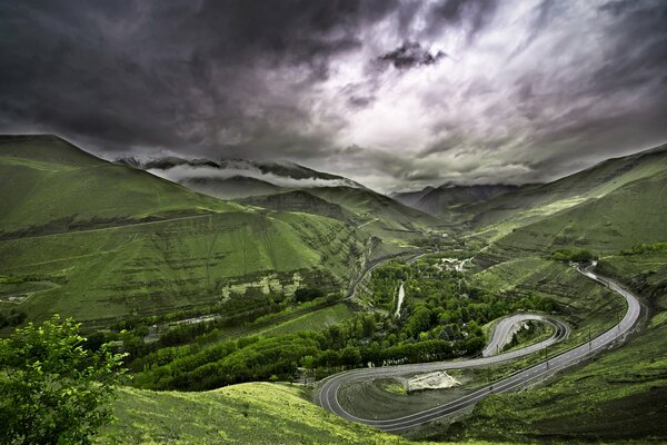 La route qui part vers le ciel