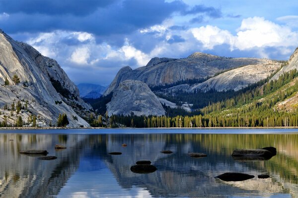 Reflection of clouds and blue sky in the lake