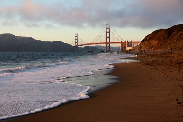 USA beach on the background of the Golden Gate Bridge