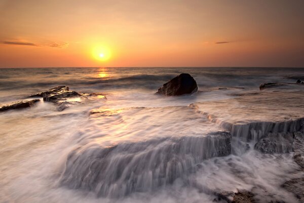 Al atardecer, la playa se ve fantástica