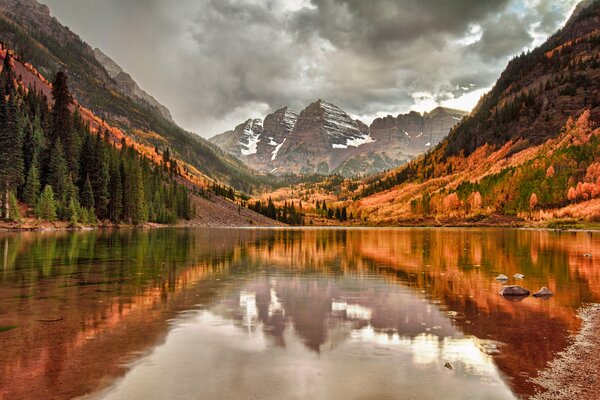 Mountain landscape with clouds reflected in the lake