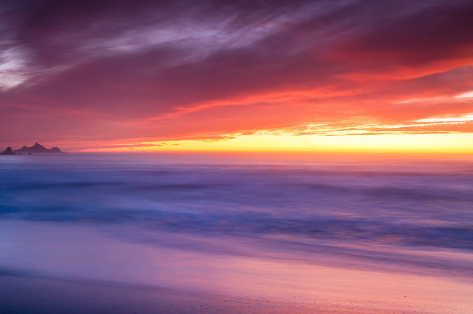 unset fog sky ocean rock horizon