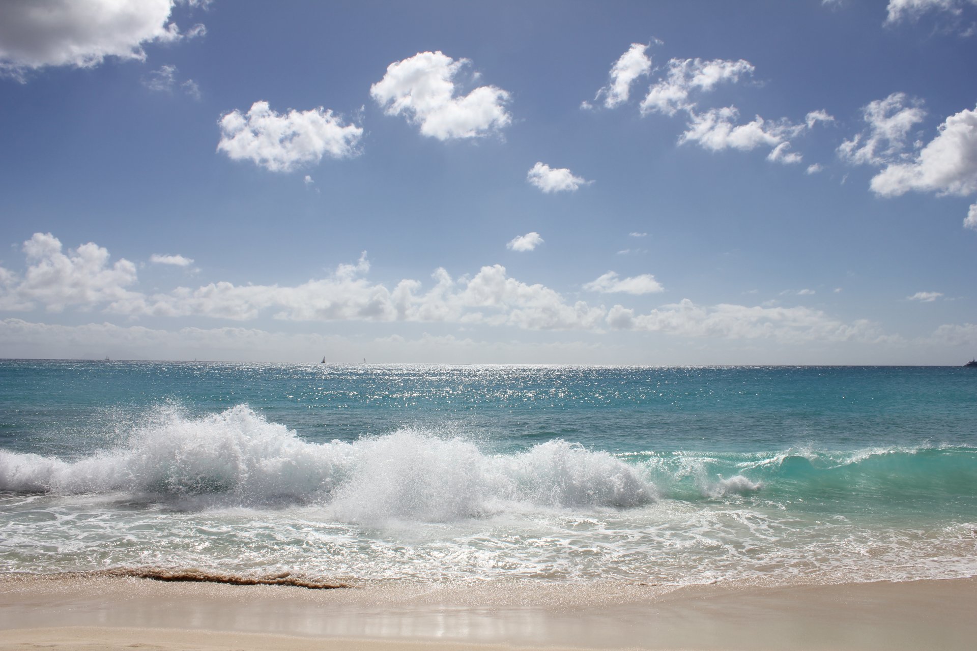 sol mar olas salpicaduras cielo horizonte nubes arena