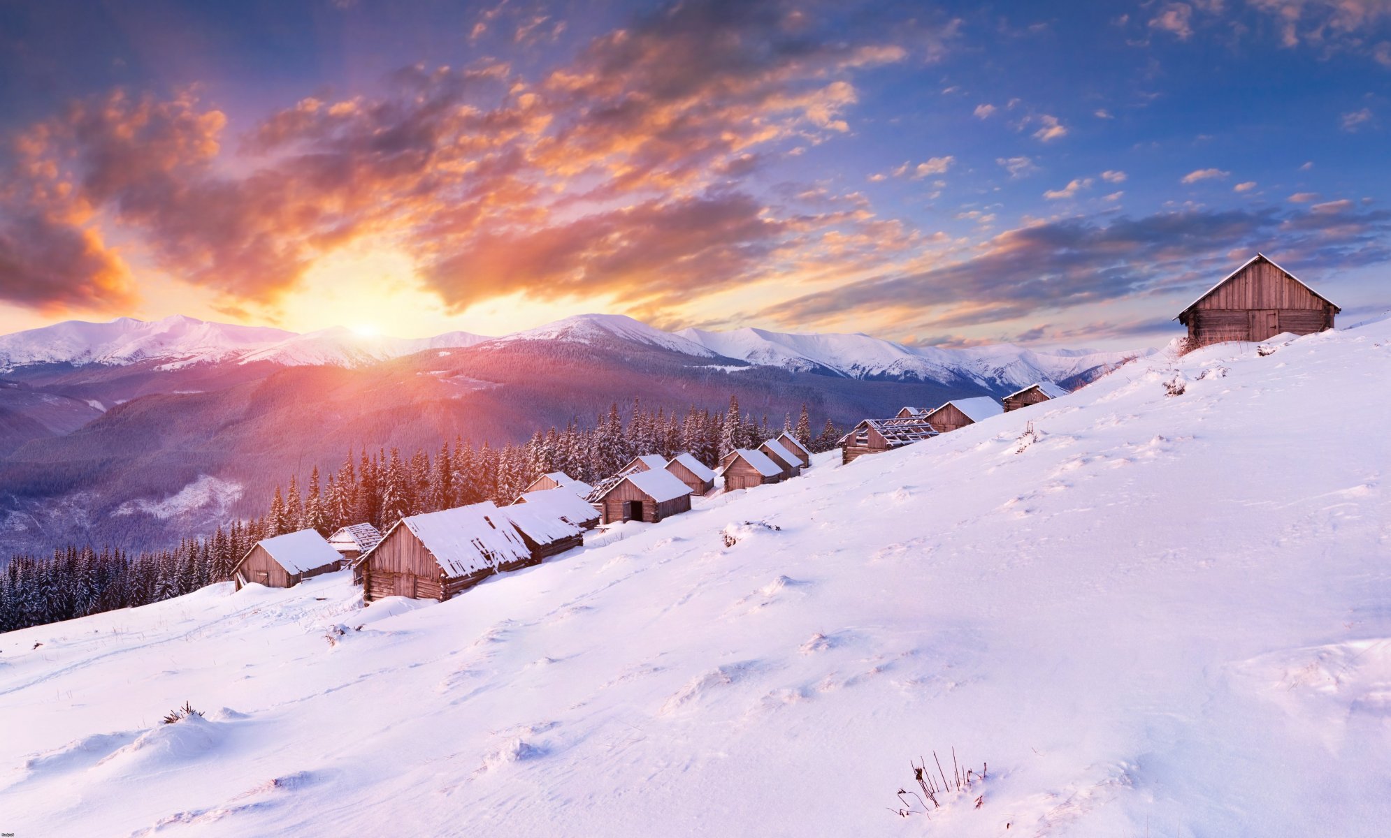 paysage nature panorama montagnes soleil forêt nuages maisons hiver neige froid papier peint