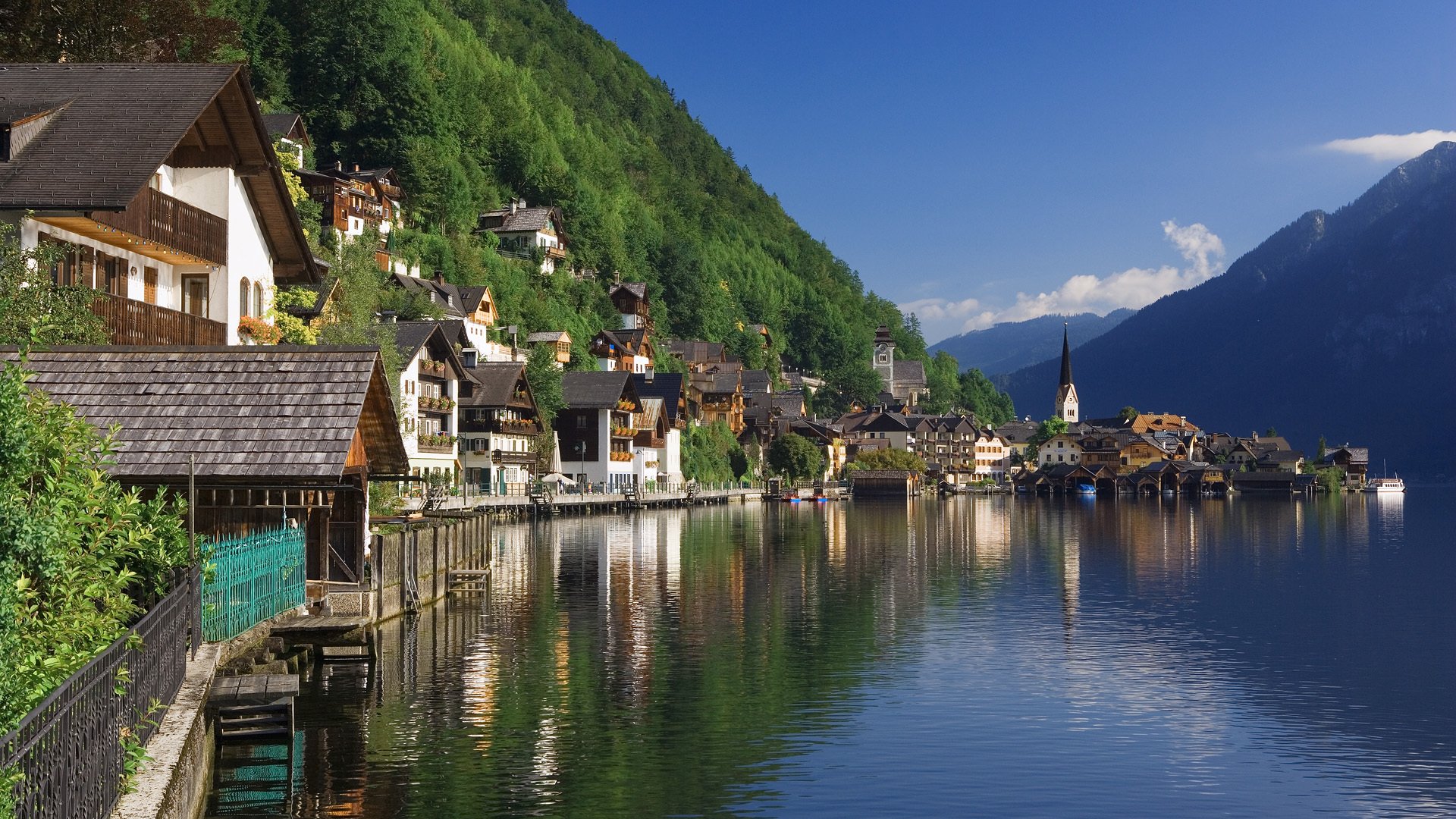 hallstatt salzkammergut rzeka austria hallstat miasto jezioro krajobraz wzgórza góry lasy natura domy