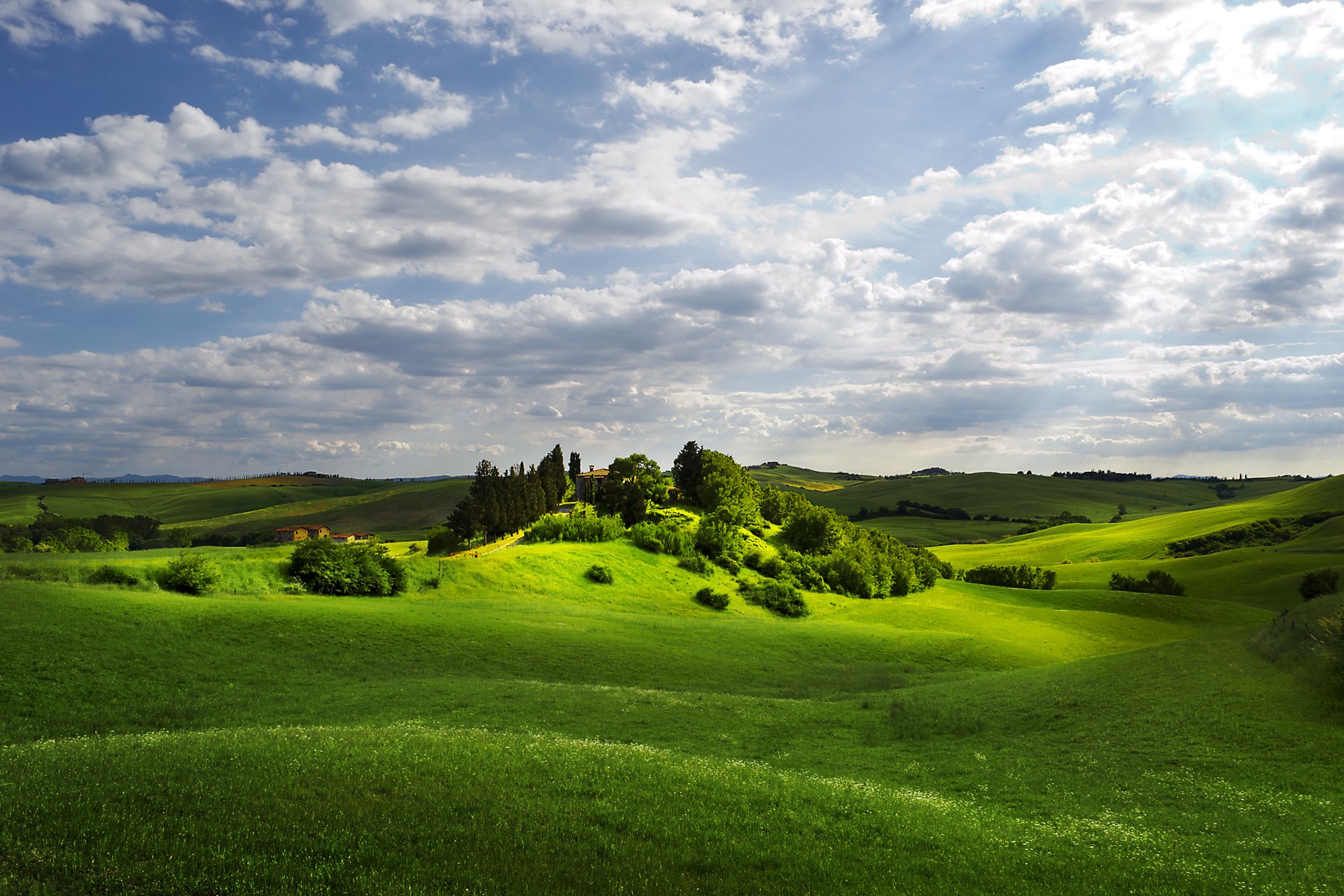 serenità cielo nuvole raggi luce campo colline cottage