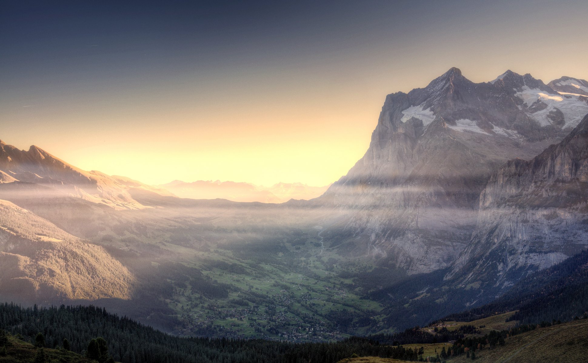 montagnes ciel brouillard vallée