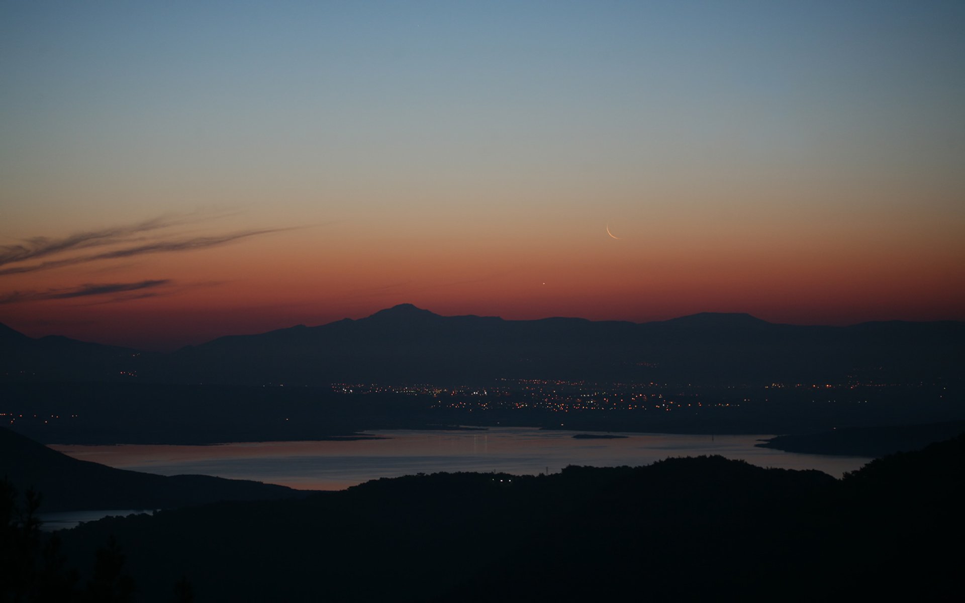 moon venus izmir turkey sunrise town lights lake mountain