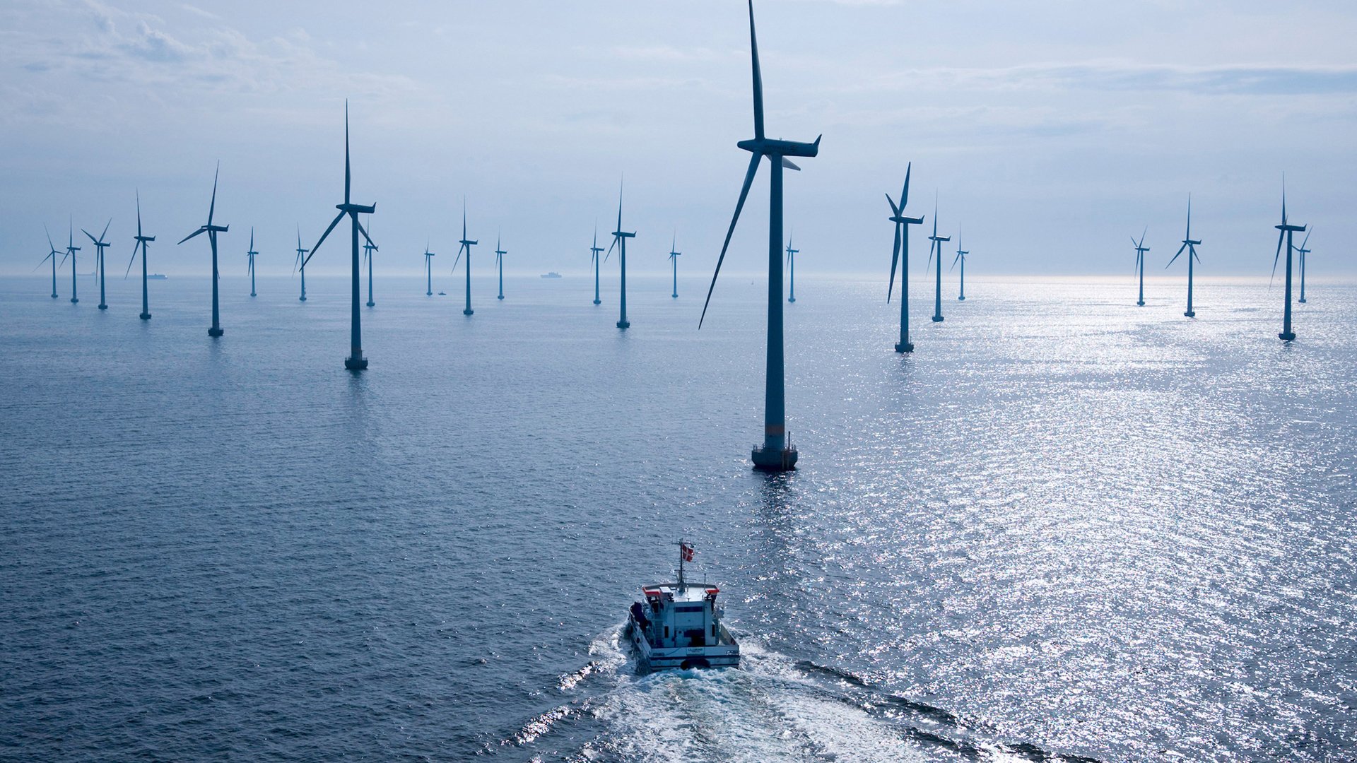 turbine eoliche mare orizzonte navi vento cielo pale eliche