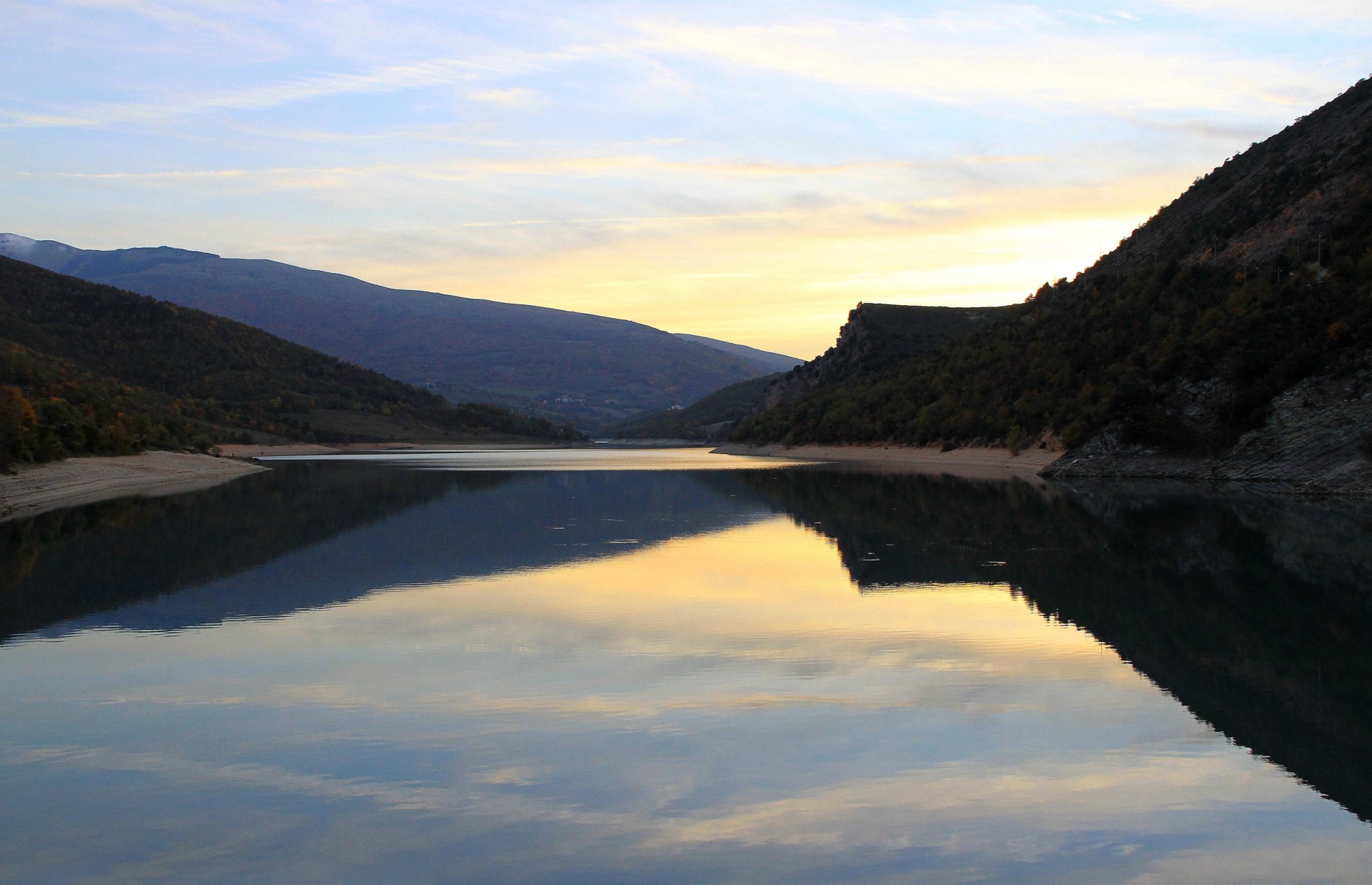 ky mountain lake reflection