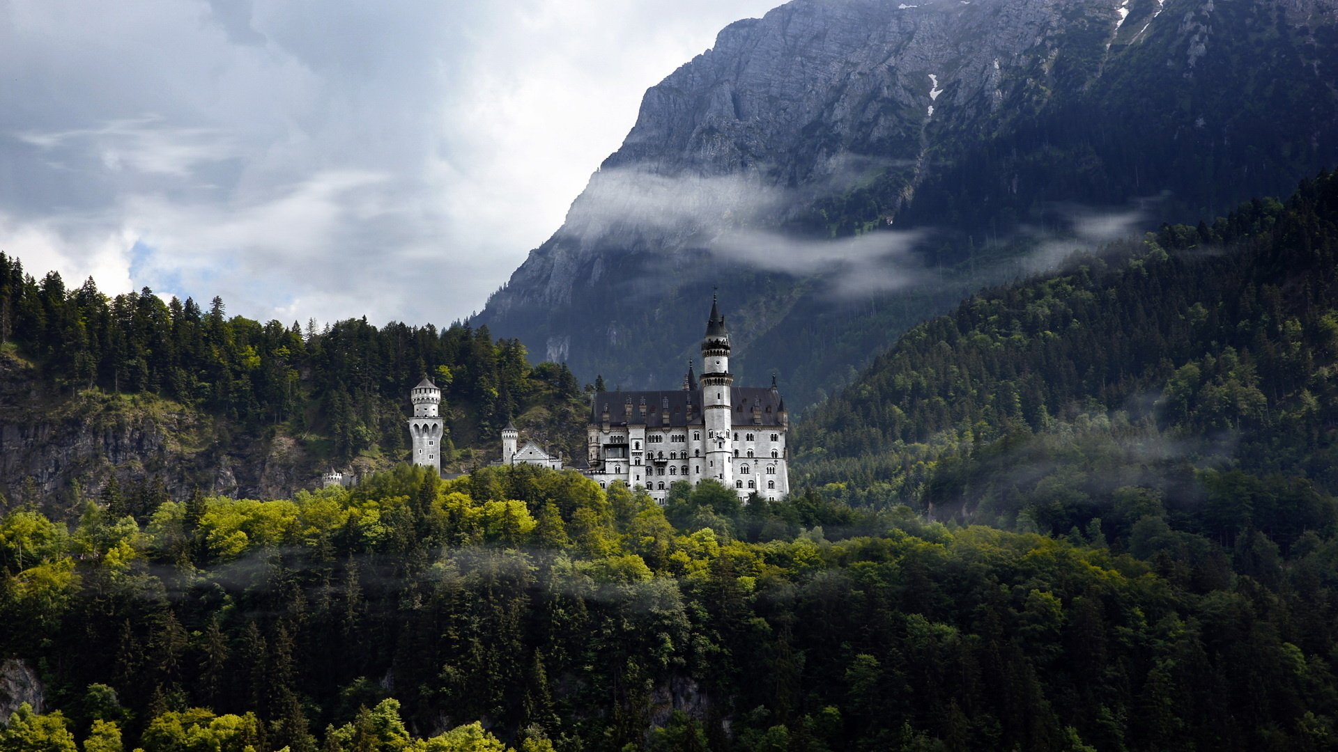 allemagne neuschweinstein château montagnes forêt