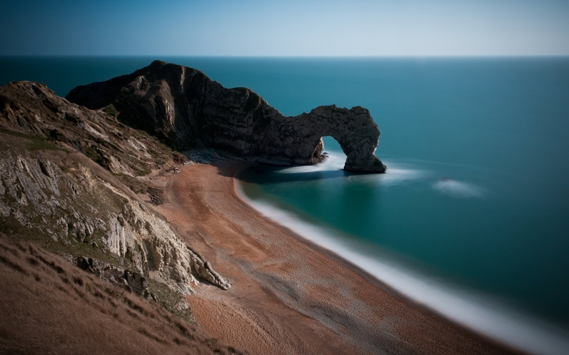 beaux endroits arche arches plages côte côte sable roche roches portes eau océan mer angleterre grande-bretagne royaume-uni pentes collines herbe pierre pierres photo de paysage