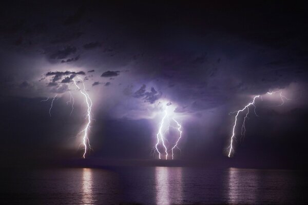 A lot of lightning between the sky and the water