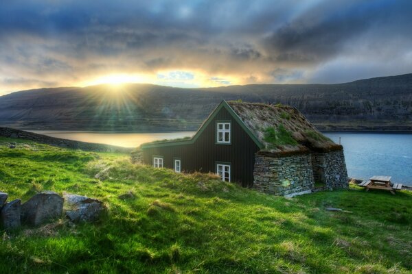 A house on the riverbank in Iceland