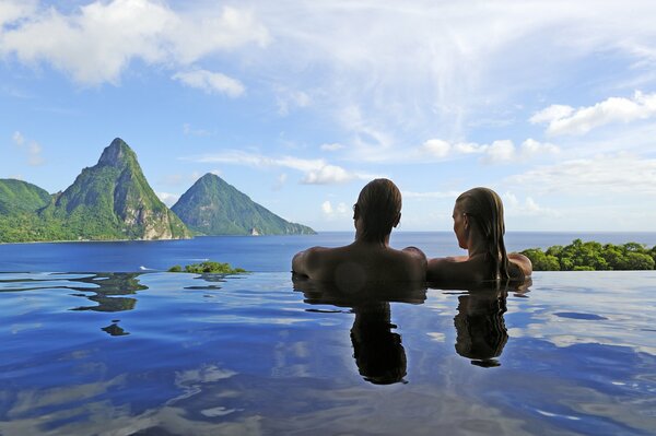 Outdoor pool on the baokon with a view of the rocks and the sea