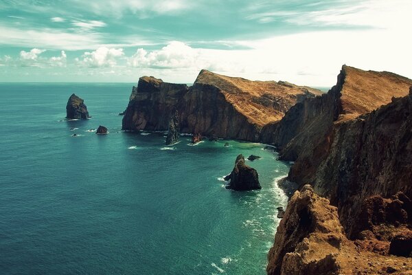 Falaises et mer calme