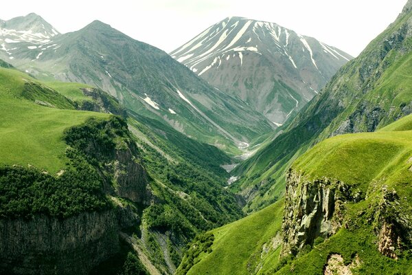 Weite Weiten und majestätische Berge