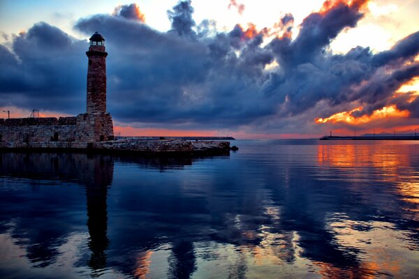 Coucher de soleil sur le phare de gorezont