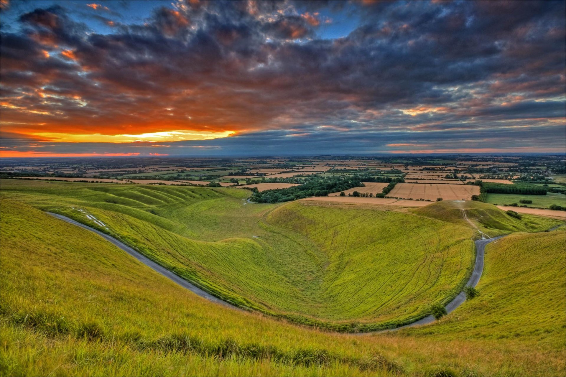 oxfordshire angleterre ciel nuages coucher de soleil champ collines vallée nature