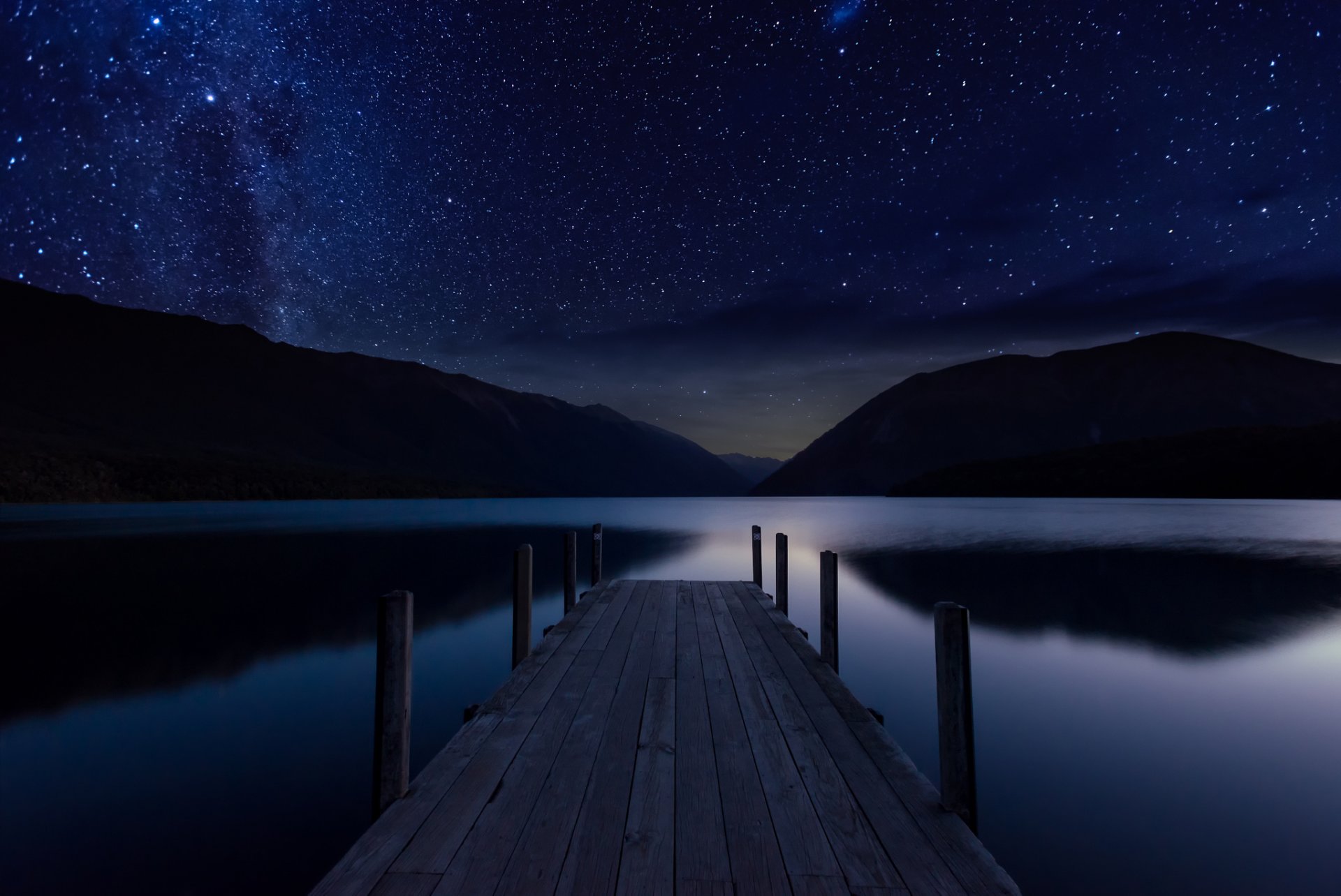 noche cielo estrellas lago muelle