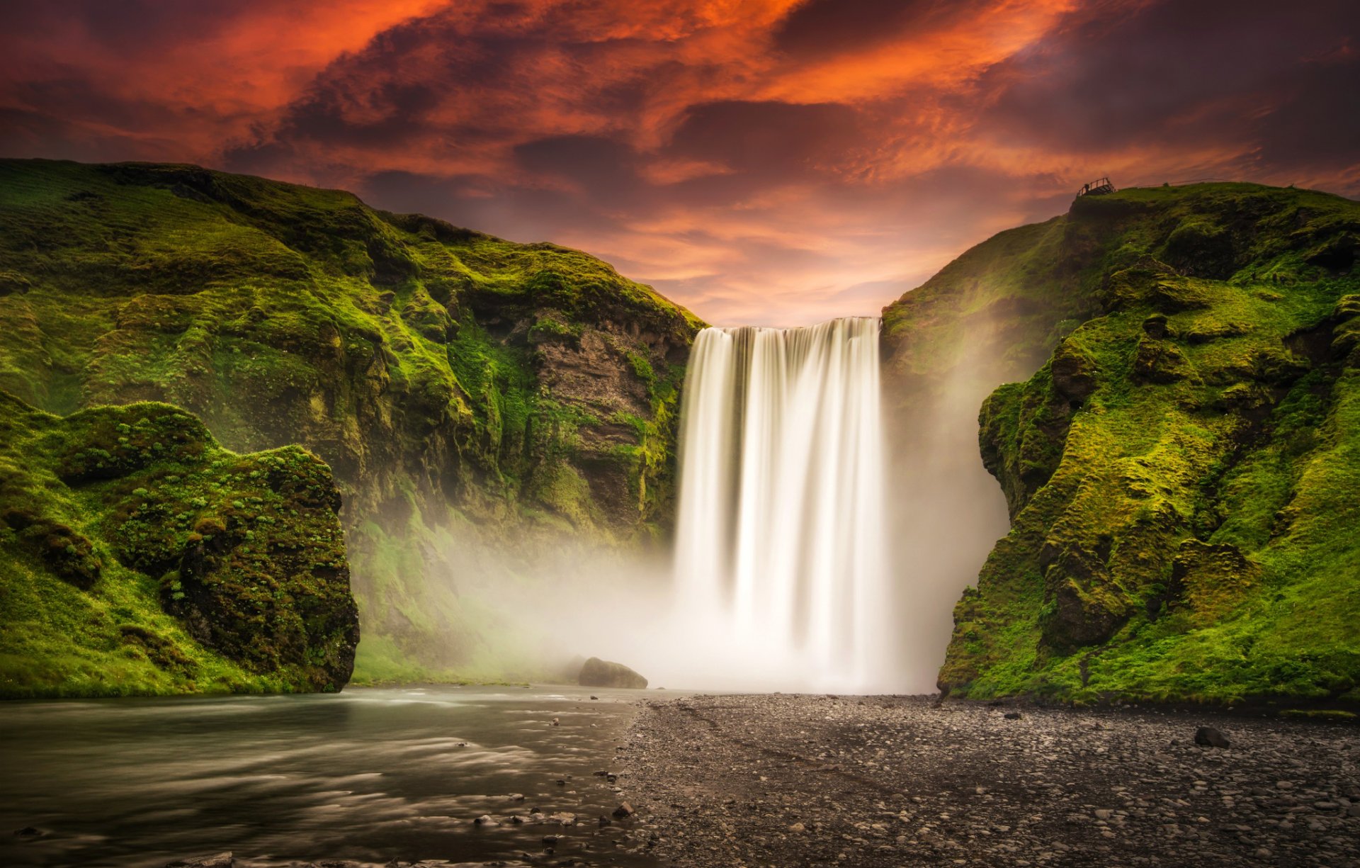 islande skogafoss cascade skogafoss montagnes rivière coucher de soleil ciel nature