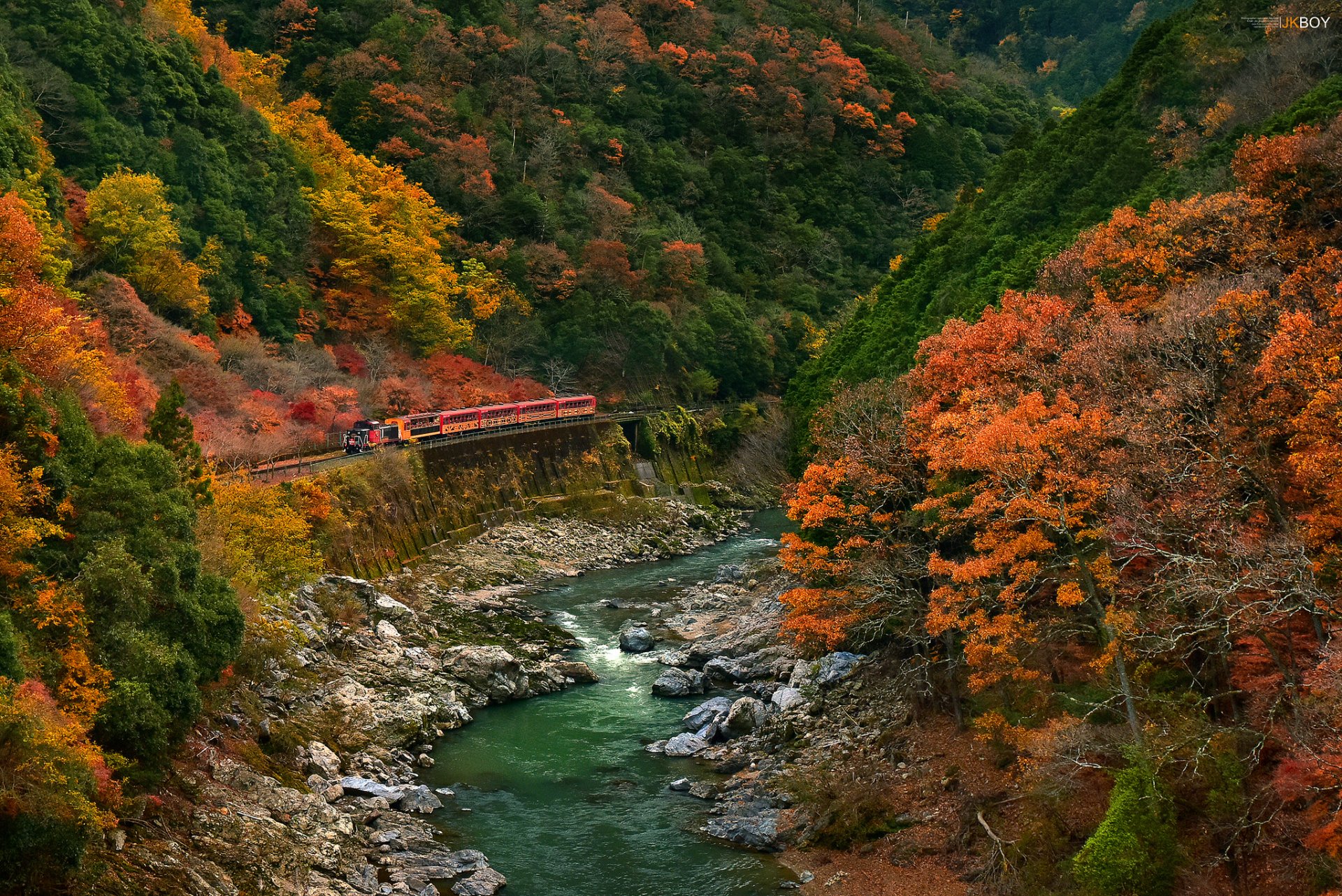 berge wald bäume herbst fluss straße zug