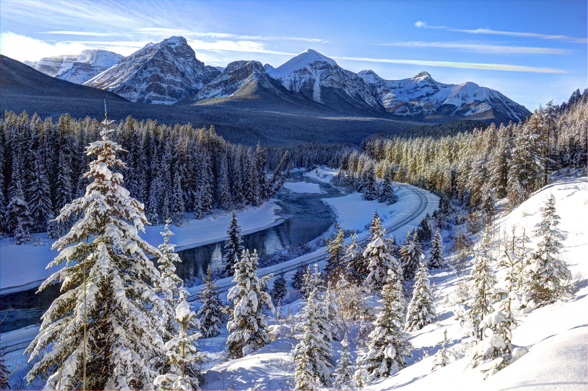 canada parc national de banff bow river rivière montagnes forêt arbres neige soleil hiver chemin de fer