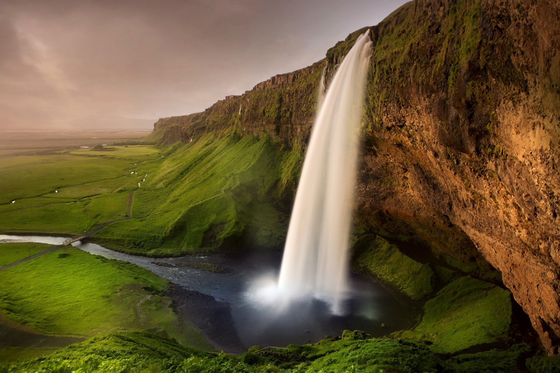 islandia seljalandsfoss cascada cascada rocas río sendero puente vegetación