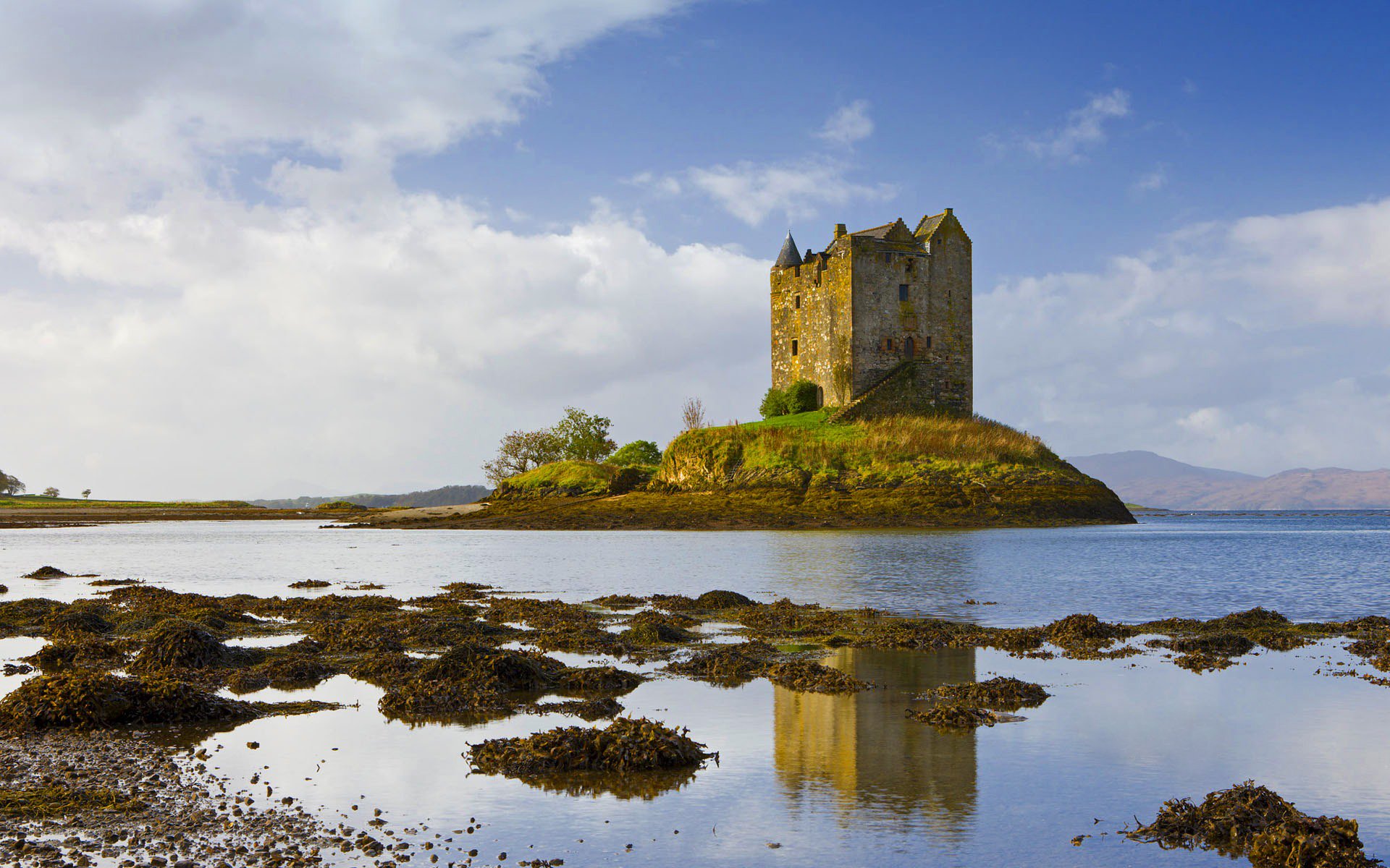 scozia loch lynn stalker castle cielo nuvole isola torre