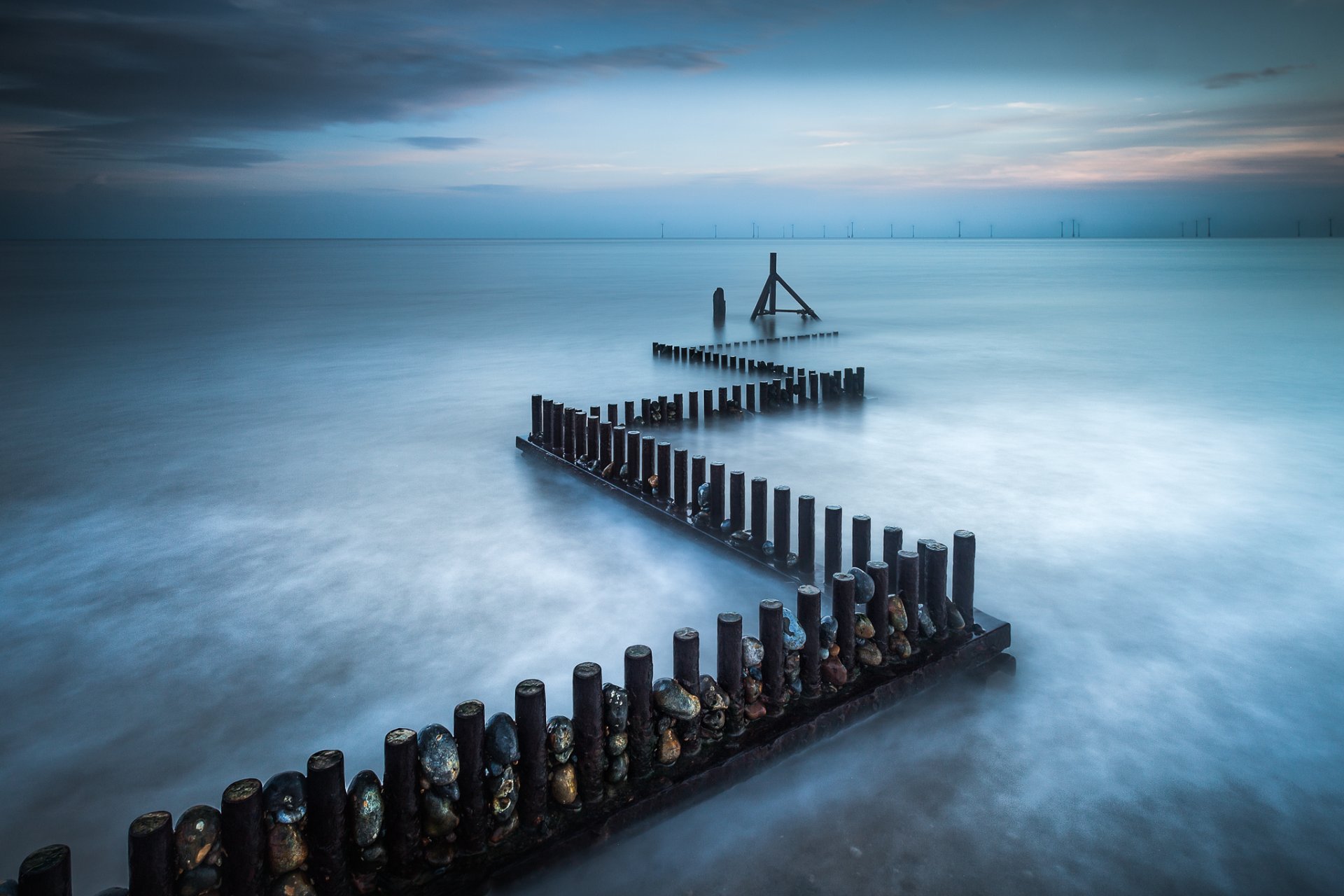 reino unido inglaterra norfolk mar costa piedras soportes cielo nubes