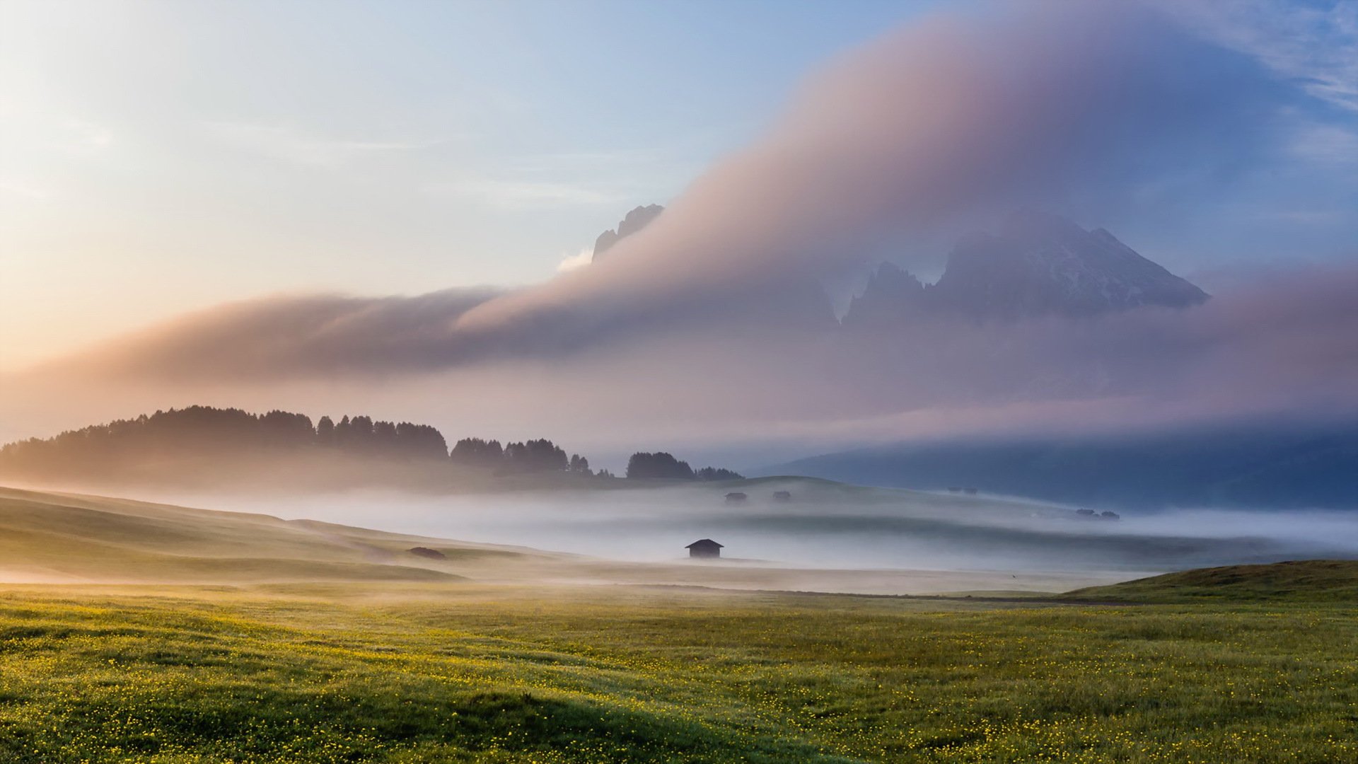 champ brouillard ciel alpe di siussi dolomites italie