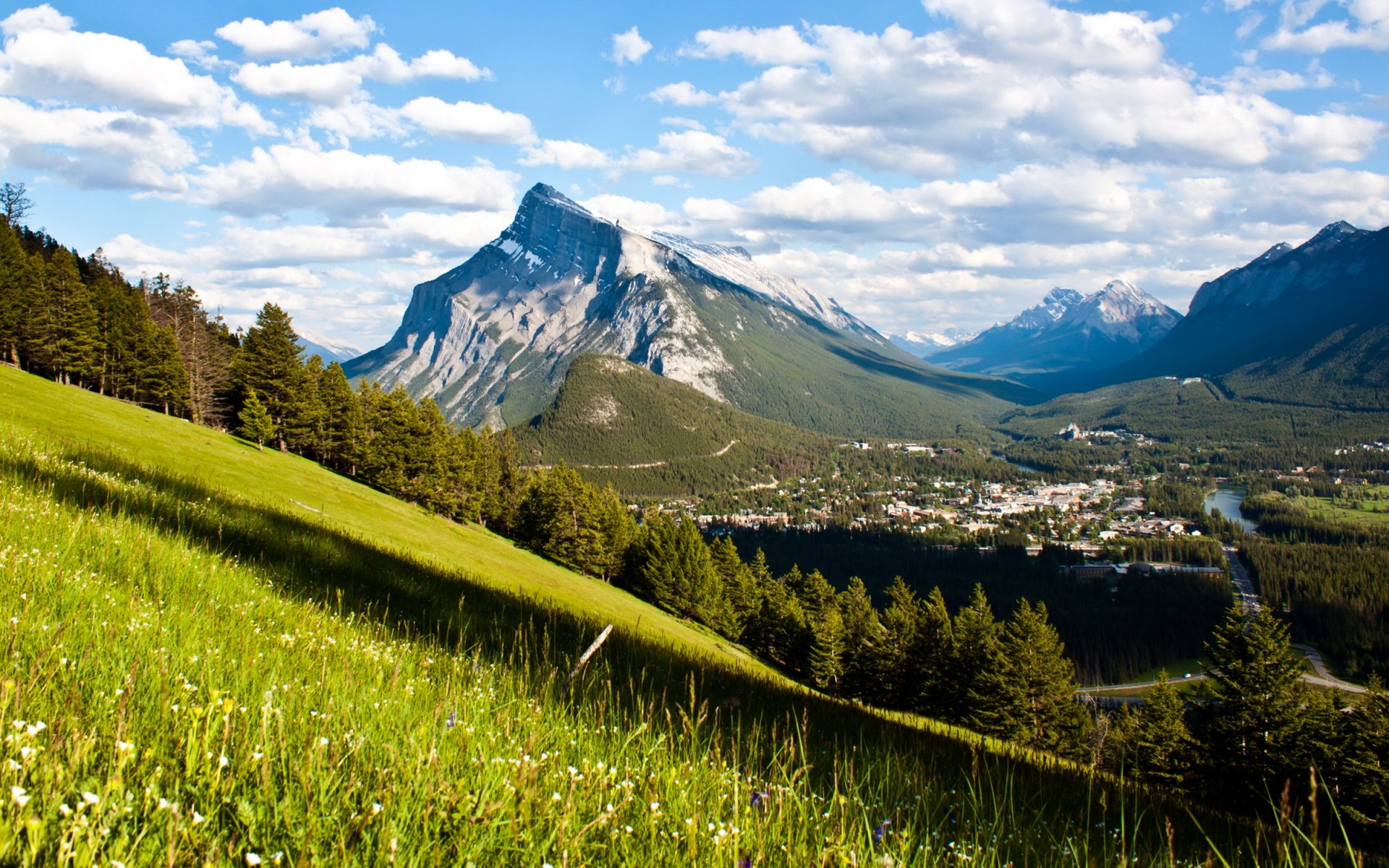 canada parco nazionale di banff banff montagne foreste valle fiume sole nuvole