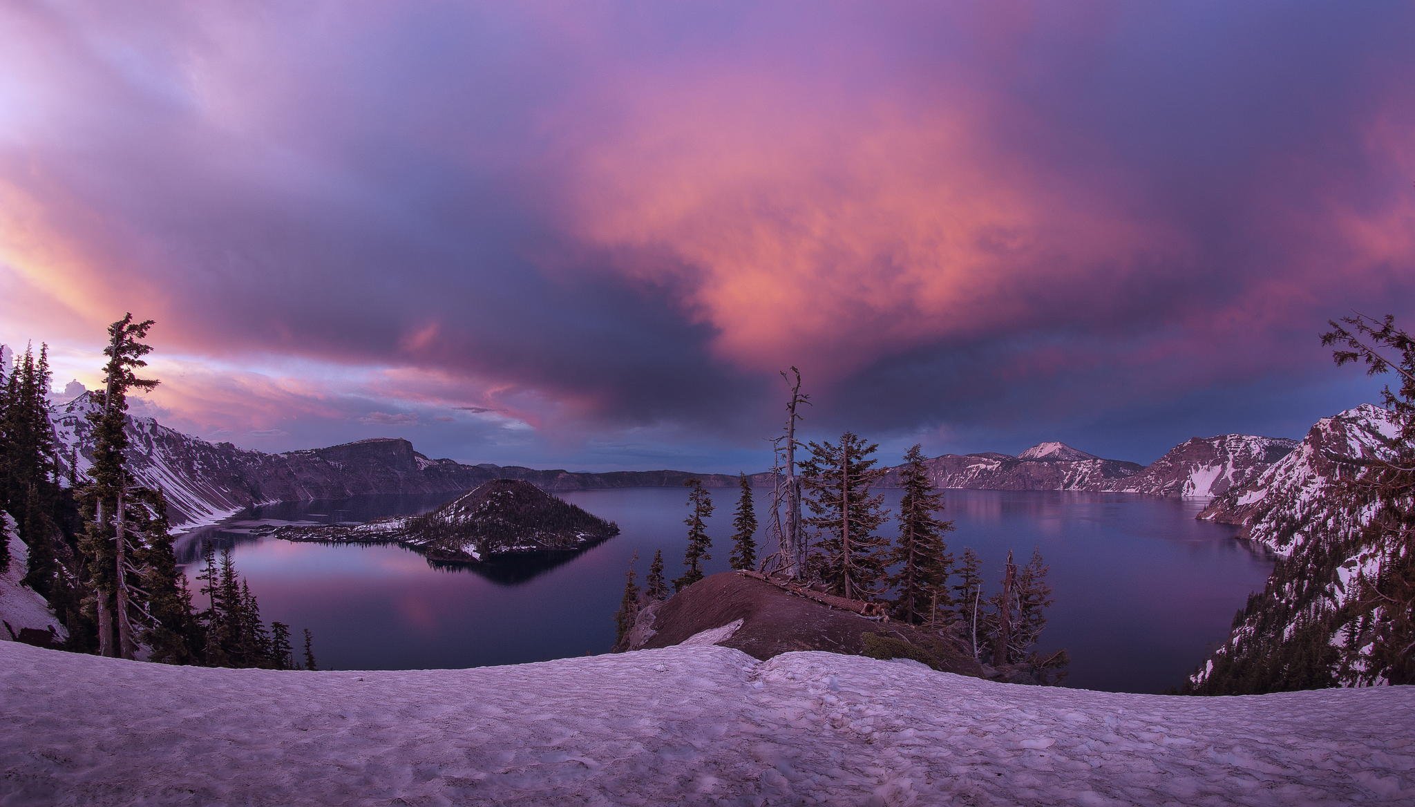 jezioro wyspa krater zima śnieg zachód słońca crater lake national park oregon usa crater lake