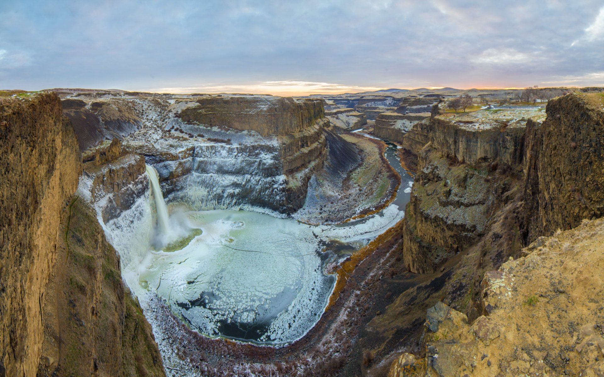 palouse falls ghiaccio oro canyon inverno