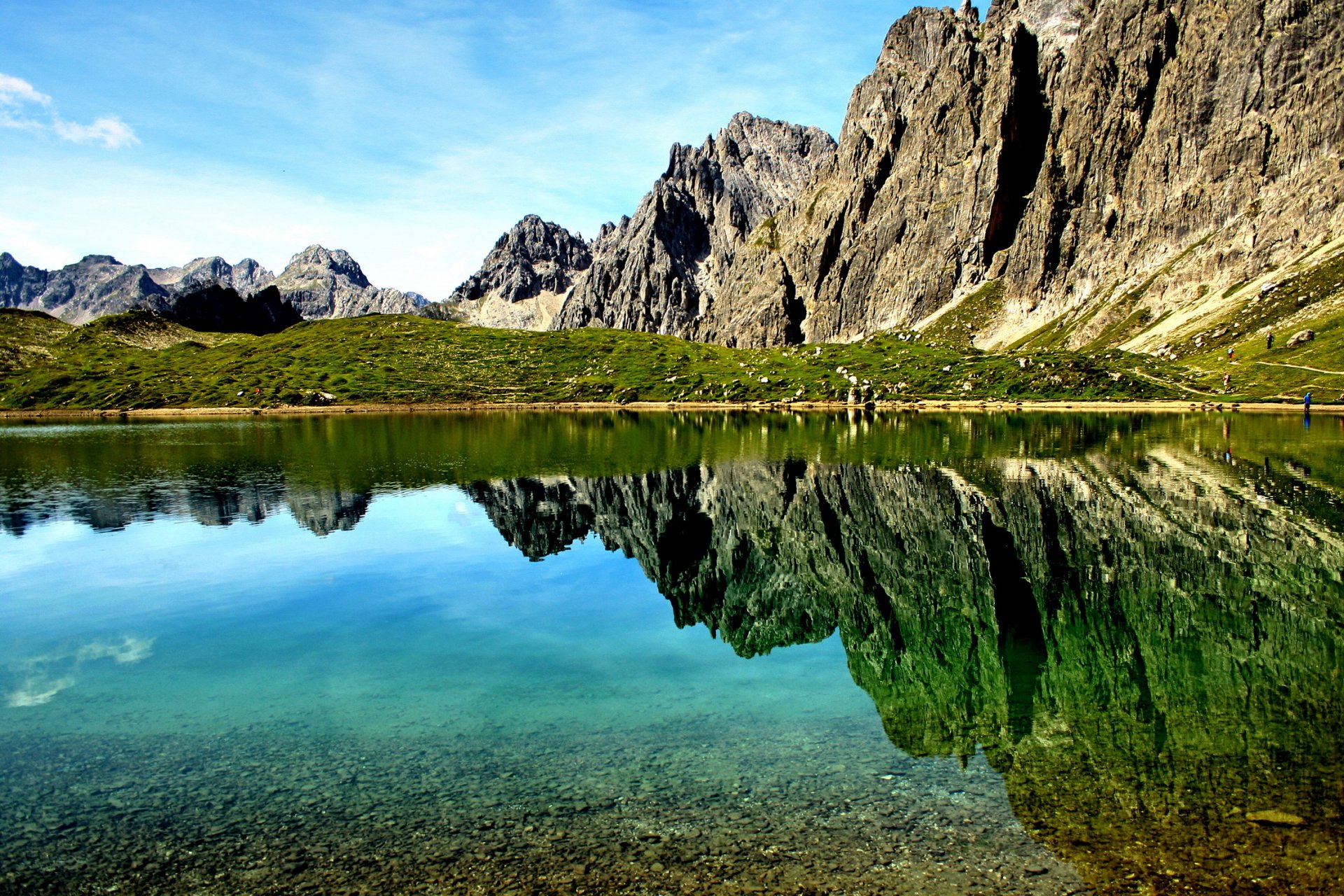 montagne rocce lago riflessione natura