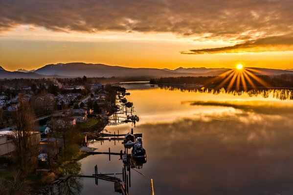 See in British Columbia bei Sonnenuntergang