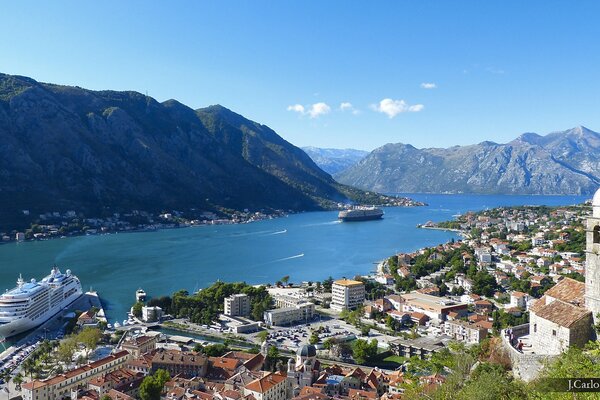 Panorama sur la baie de Kotor au Monténégro