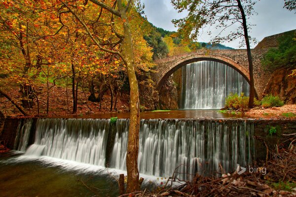 View of the waterfall in autumn in Trikalla