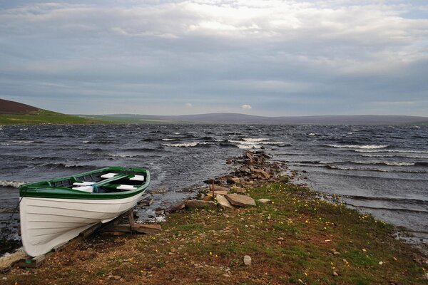 Boat on the lake near the shore