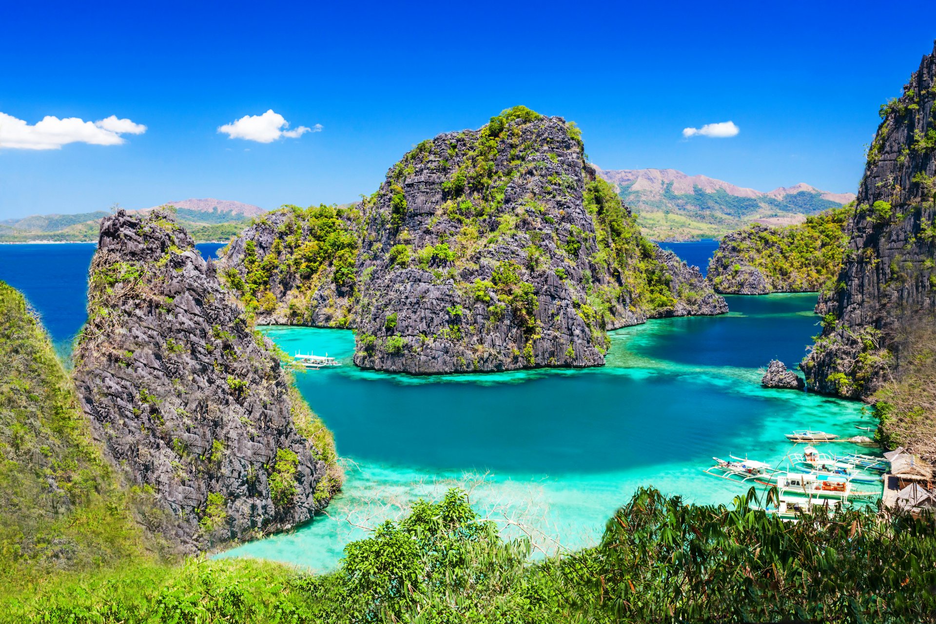 océano costa montañas acantilados trópicos filipinas islas barcos