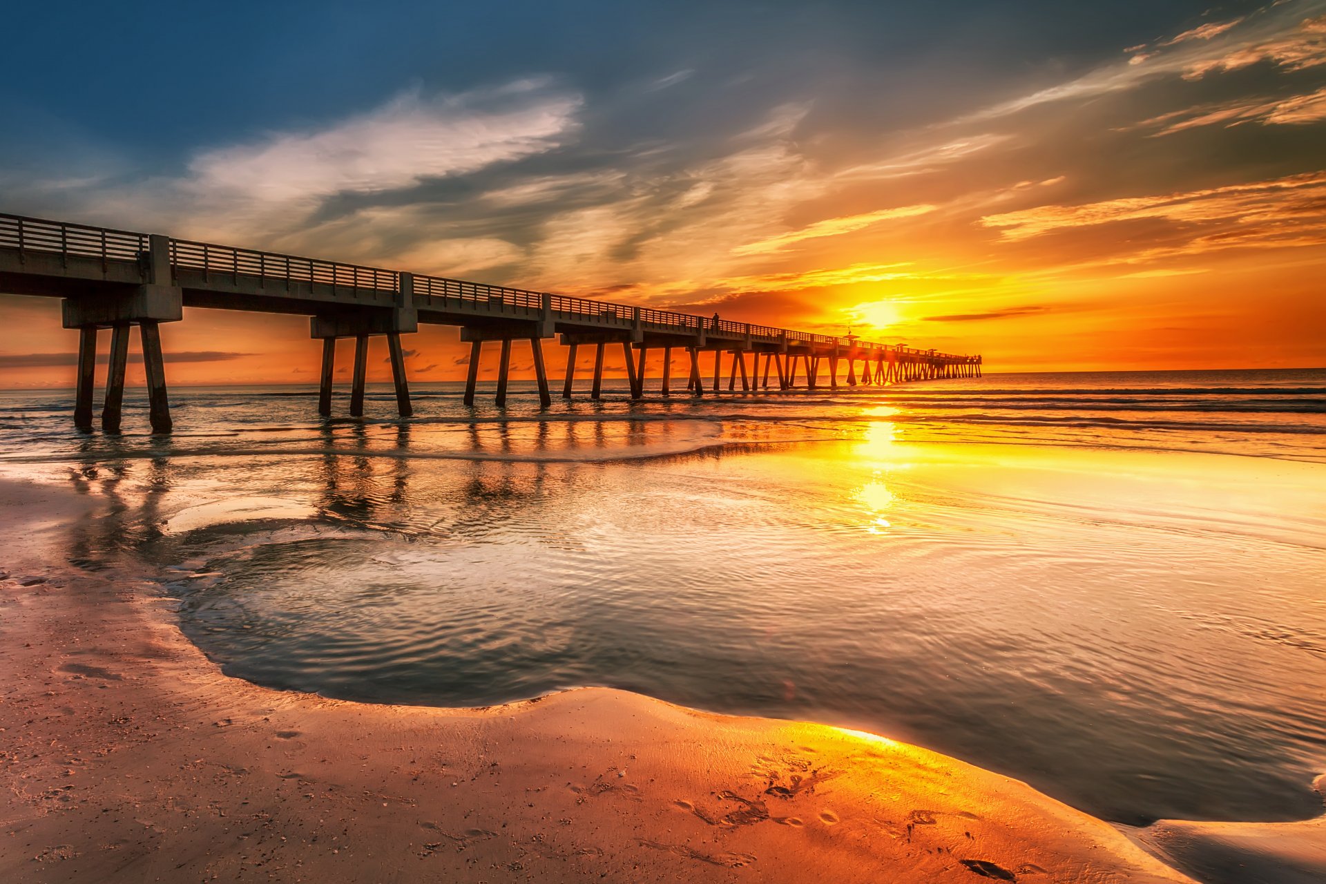 himmel wolken sonnenuntergang pier liegeplatz meer ufer sand spuren menschen