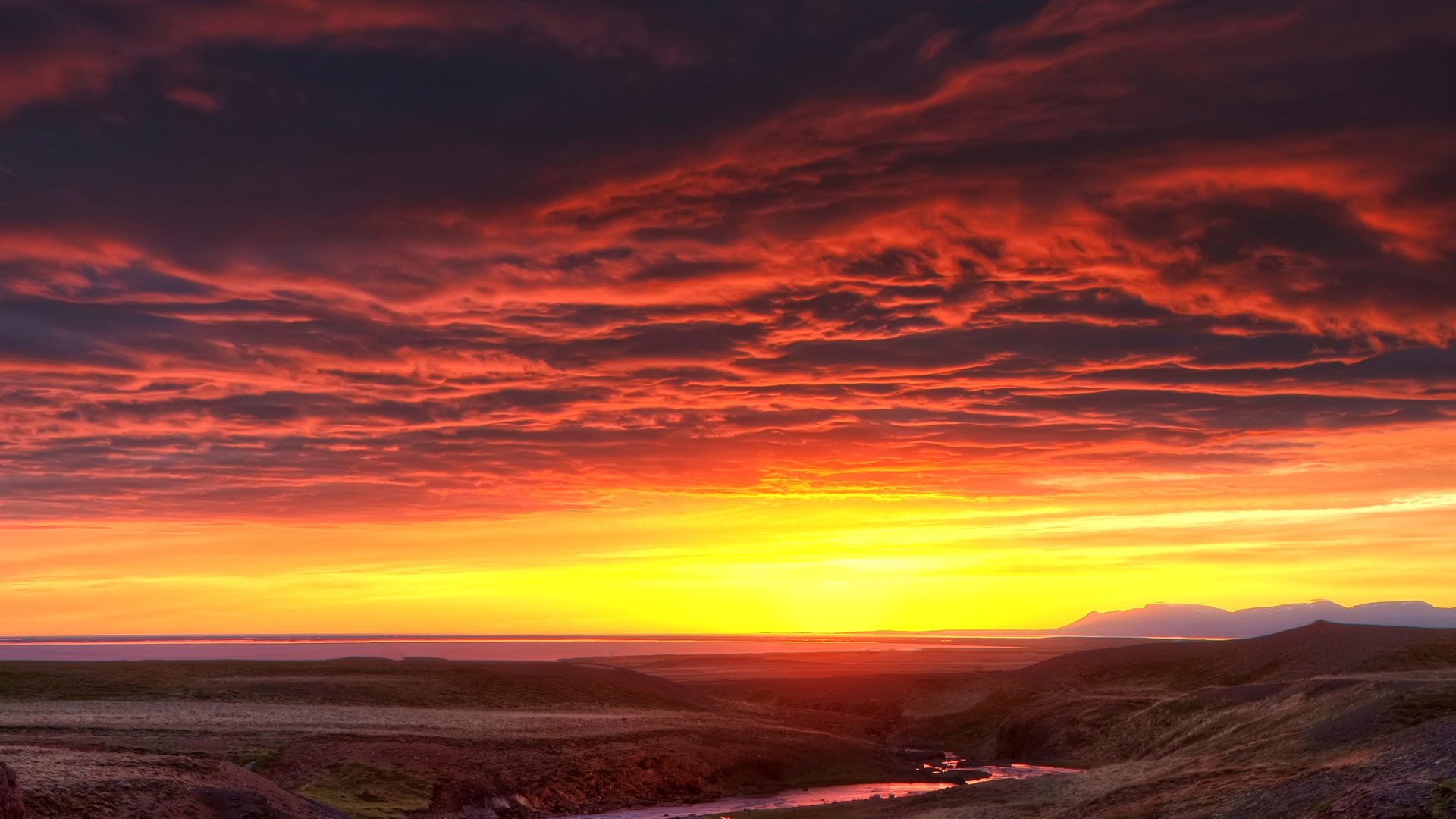 ciel nuages coucher de soleil montagnes rivière hdr