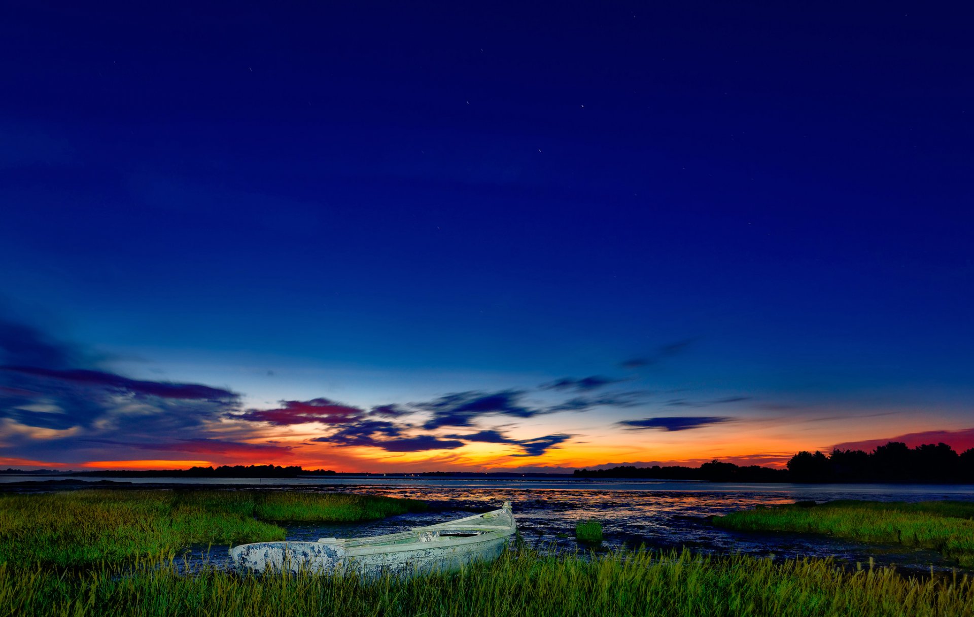 cielo nuvole bagliore sera lago barca