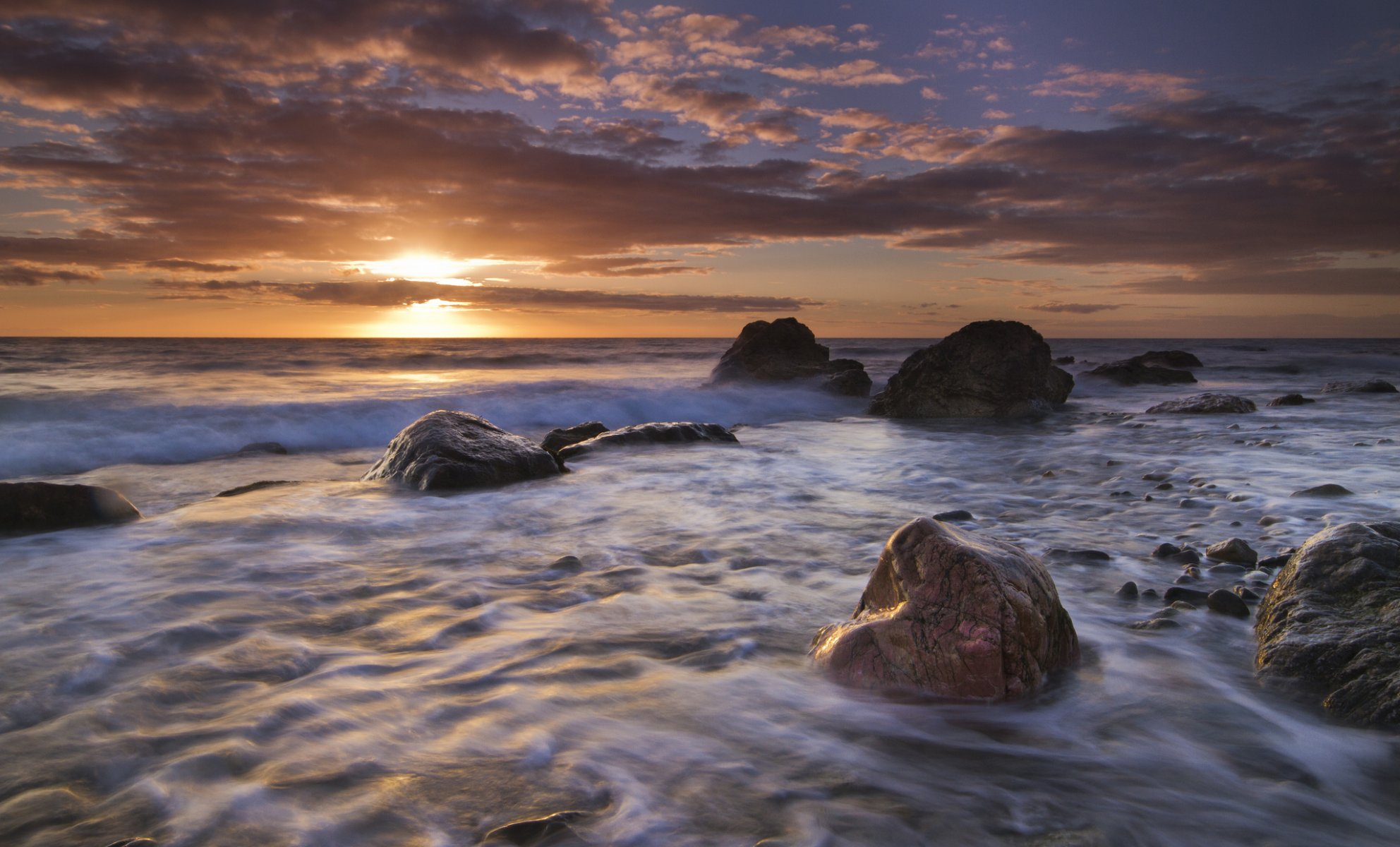 porth towyn pays de galles angleterre mer d irlande coucher de soleil pierres