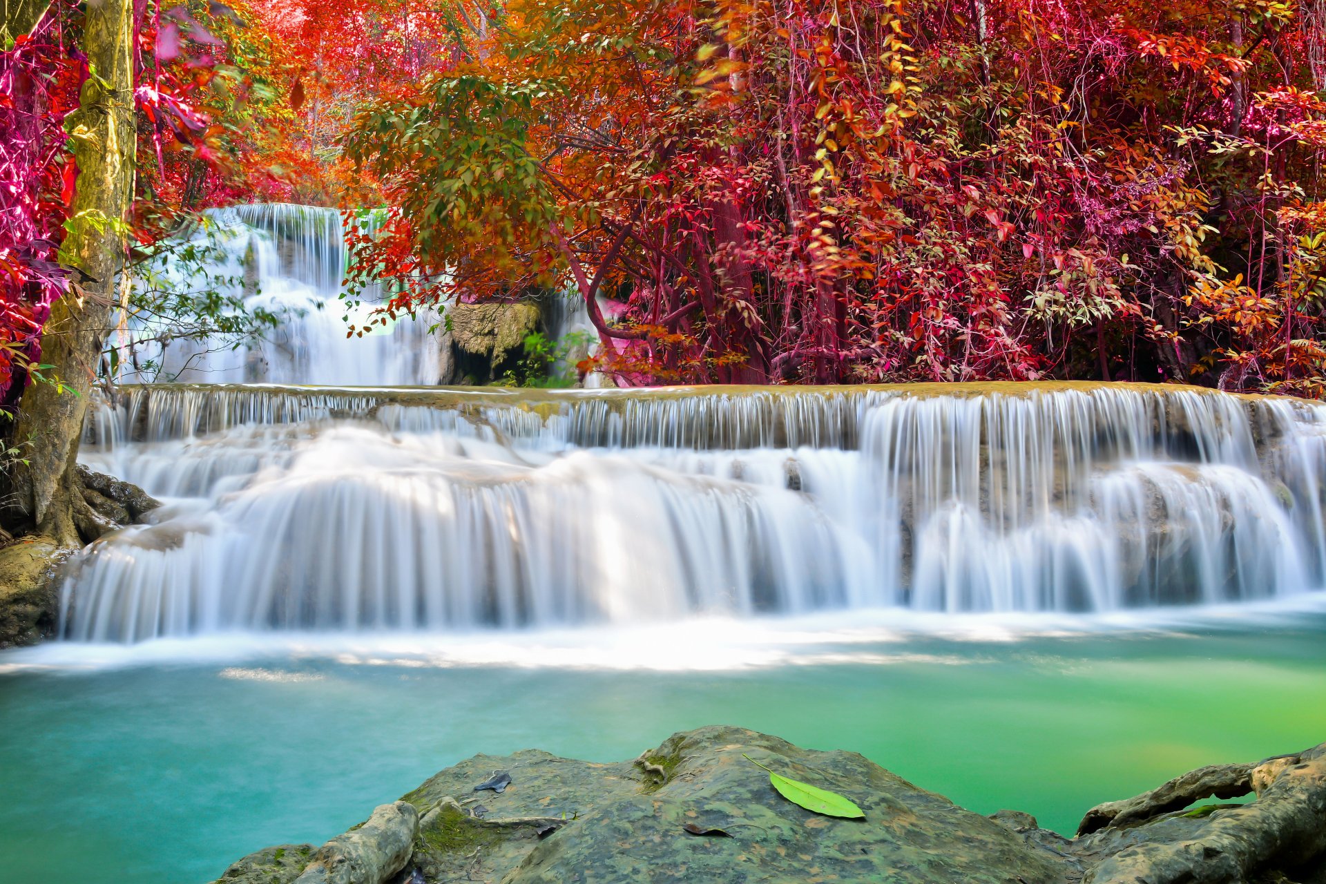 cascata fiume flusso autunno smeraldo acqua