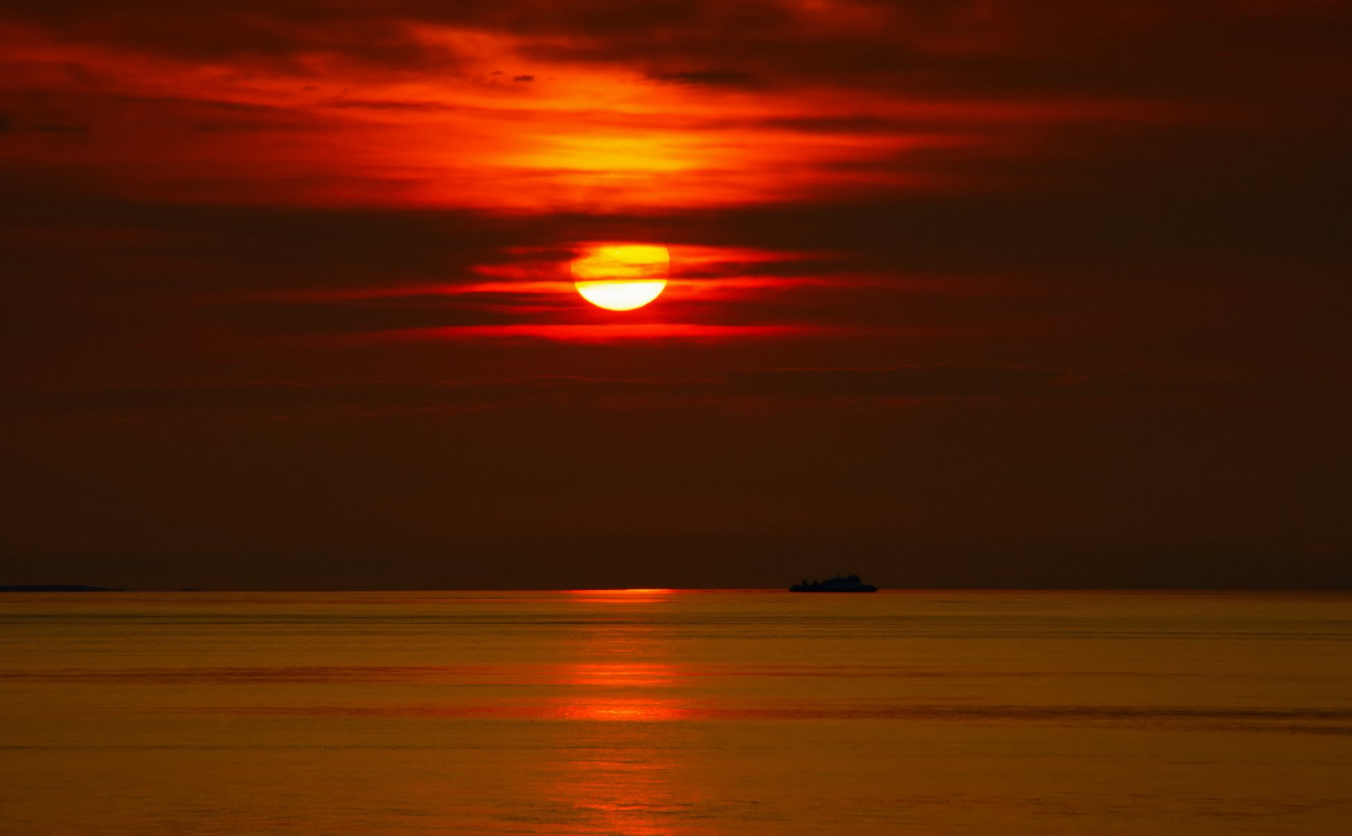 ky clouds sunset sun sea ship